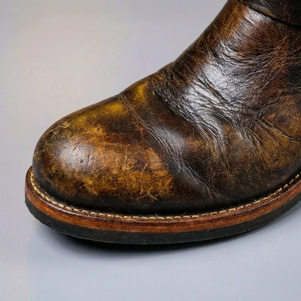Runde Kappe der vintagebraunen Engineer Boots, Nahaufnahme