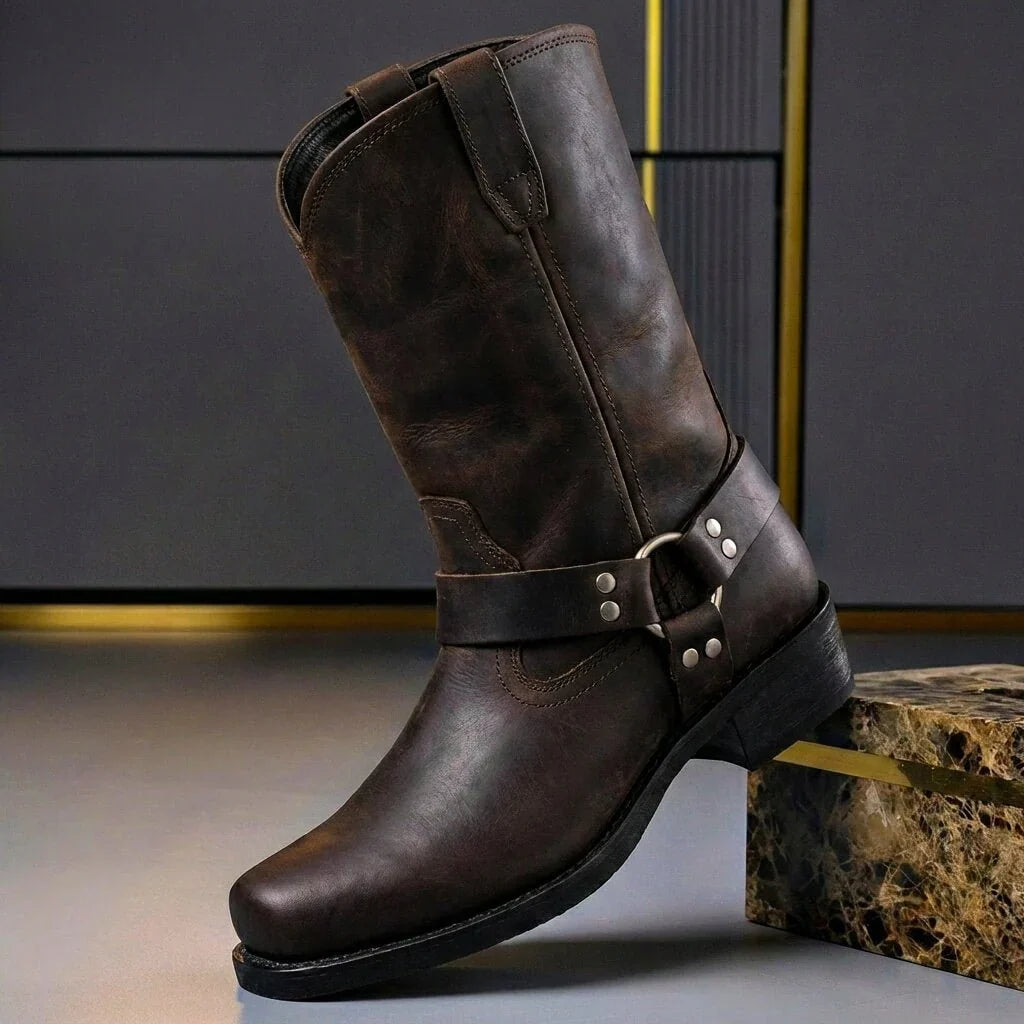 Eichenbraune Harness Boots für Herren mit halbhohem Schaft, Seitenansicht